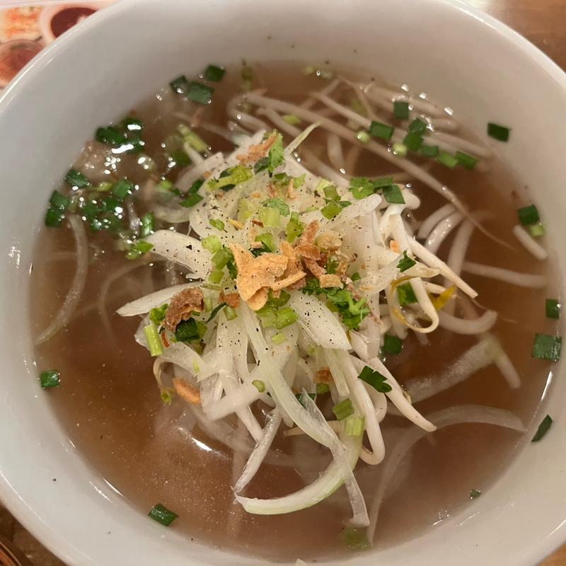 牛シャブ肉のフォー(アオザイ)