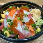 おまかせ海鮮丼(すし三崎港 代官山ピーコックストア店)