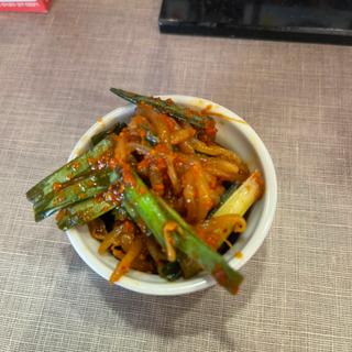 辛ニラ壺　3人前