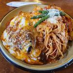 ハンバーグチーズ添えナポリタン