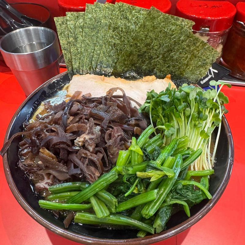 ラーメン 中盛 海苔増し カイワレ キクラゲ(横浜家系ラーメン 駒岡家)