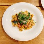 鴨挽肉の白ワイン煮込みソース、チーズ入りパスタトルテリーニ