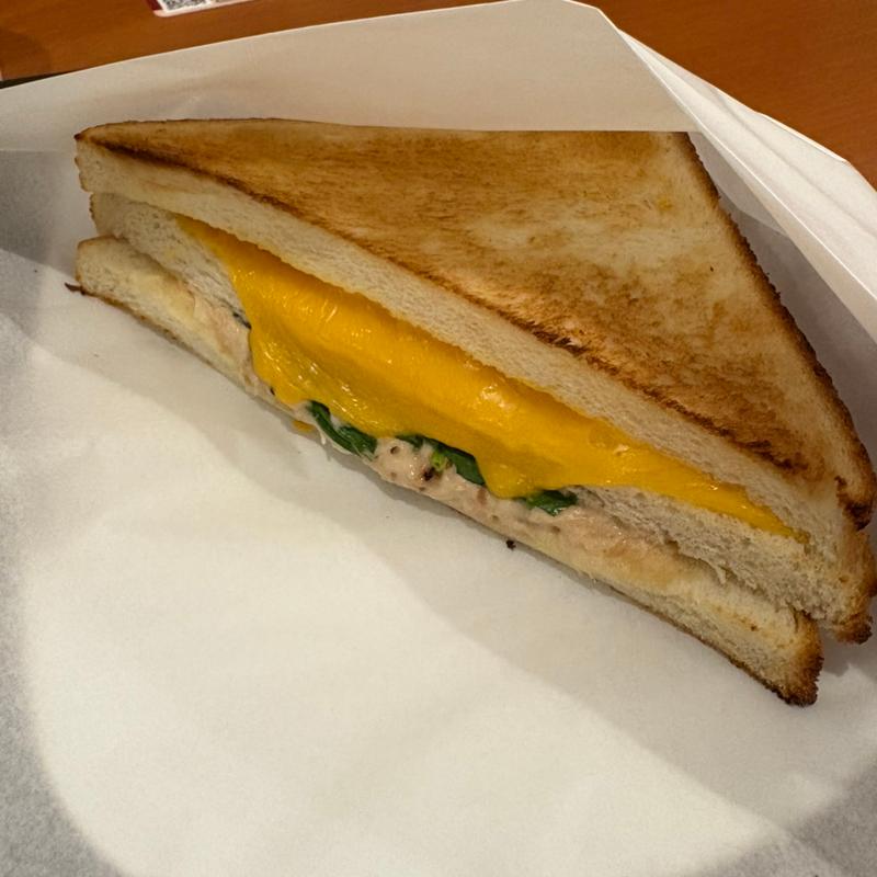 ツナチェダーサンドウィッチ(ベローチェ 新橋三丁目店)