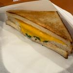 ツナチェダーサンドウィッチ