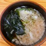 わかめうどん(武州うどんあかね&みどりダイニング)