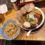 黒中華そば 豚バラチャーシュー チャーハン