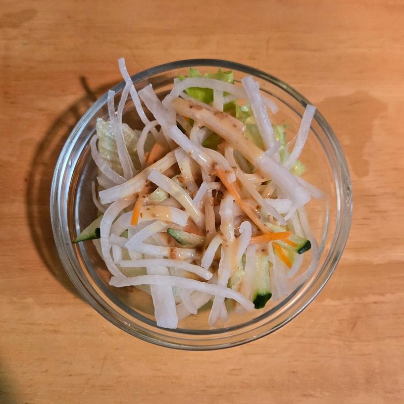 サラダ(ぎょうざや たつみ)