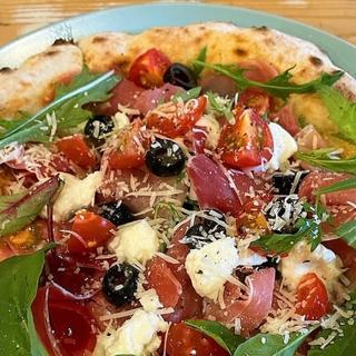 生ハムとモッツァレラのスペチャーレ(クワモンペ (KUWA MONPE))