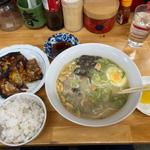 豚骨ラーメン　餃子　小ライス