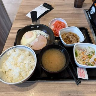 ハムエッグ牛小鉢定食(吉野家 尾久橋通り舎人店)