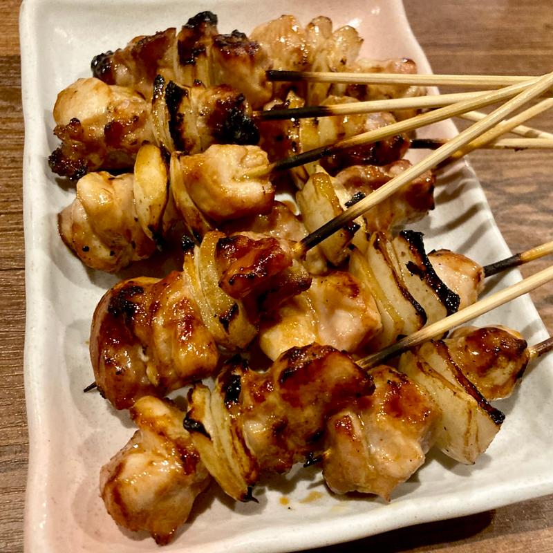 名物のネギマ(焼鳥のさくら 今里店)