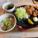 から揚げ定食(から揚げ4個、ライス→チャーシュー丼)