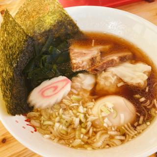 ワンタン麺（醤油）(YAMA)