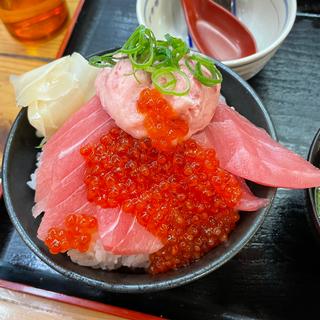 昼得丼 ドカ盛り店長(横濱魚萬 ＪＲ川崎東口駅前店)