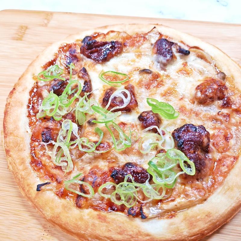 じっくり煮込んだ牛すじピザ(七つの月の夢 )