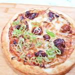 じっくり煮込んだ牛すじピザ