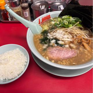 プレミアムとんこつラーメン(ラーメン山岡家 半田店)