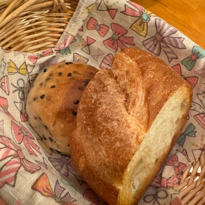 天然酵母のパン(トラットリア ヴィーノ)