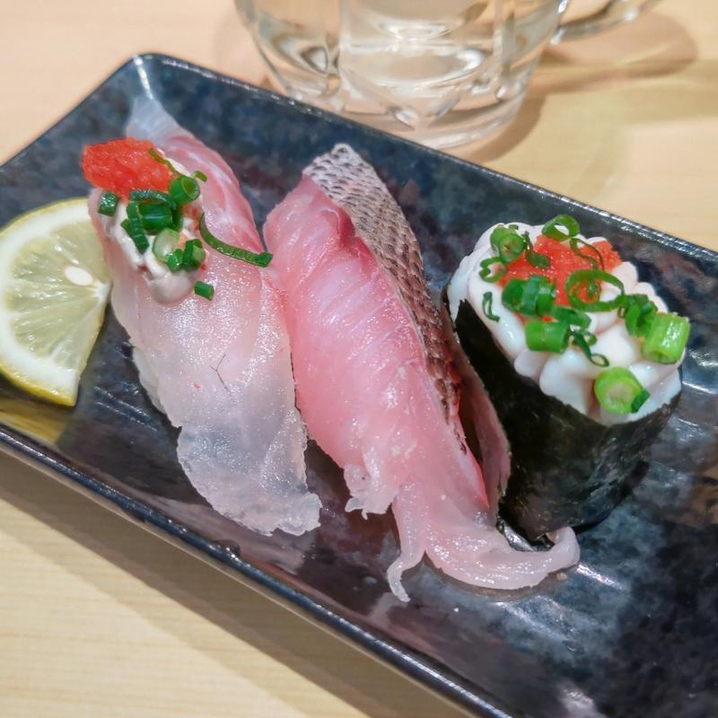 店長の三種盛(真鯛肝のせ・黒むつ・真鱈白子軍艦)(神奈川回転寿司 二代目ぐるめ亭 港南台バーズ店)