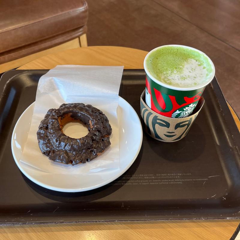 抹茶ティーラテとチョコレートオールドファッションドーナツ(スターバックス コーヒー 可児広見店)