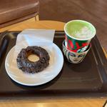 抹茶ティーラテとチョコレートオールドファッションドーナツ