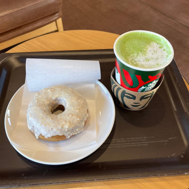 抹茶ティーラテとホワイトチョコマカダミアドーナツ(スターバックス コーヒー 可児広見店)