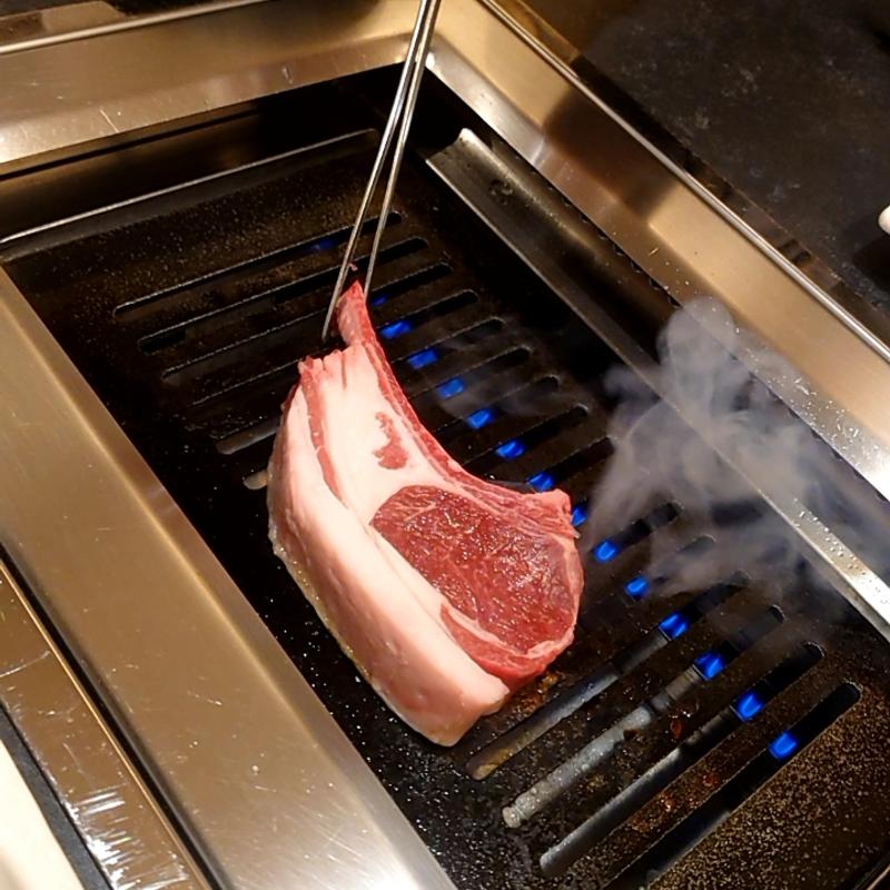 ラムチョップ(生ラム焼肉 羊ロック)