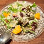 季節野菜とパルミジャーノのサラダ(オステリア イノウエ)