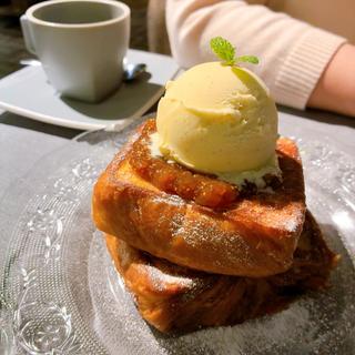 魅惑のデニッシュフレンチトースト(and Bar / and Cafe)