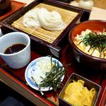 ミニ秋田比内地鶏を使った親子丼と稲庭せいろ御膳(万治堂)