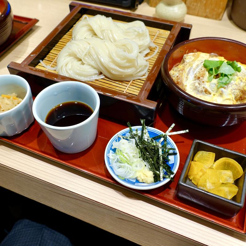 ミニヒレカツ丼と稲庭せいろ御膳+麺大盛り(万治堂)