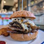 THE LOGGER'S BURGER(DAKOTA ・RUSTIC TABLE・)