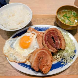 チャーシューエッグ定食