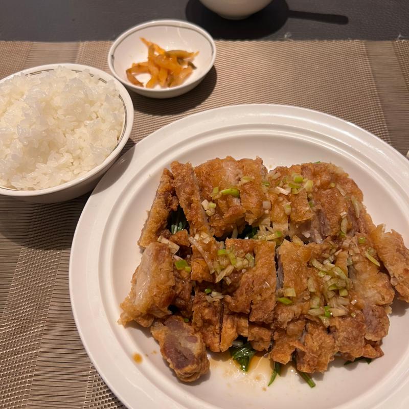 揚げ鶏の特製ソース(中国飯店 倶楽湾)