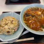 中辛カントン麺　チャーハン