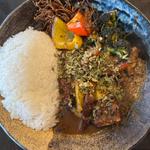 至福のチキンカレー＋追加で野菜盛り