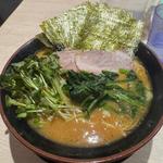 ラーメン 中盛 海苔 カイワレ(横浜ラーメン 新横家)