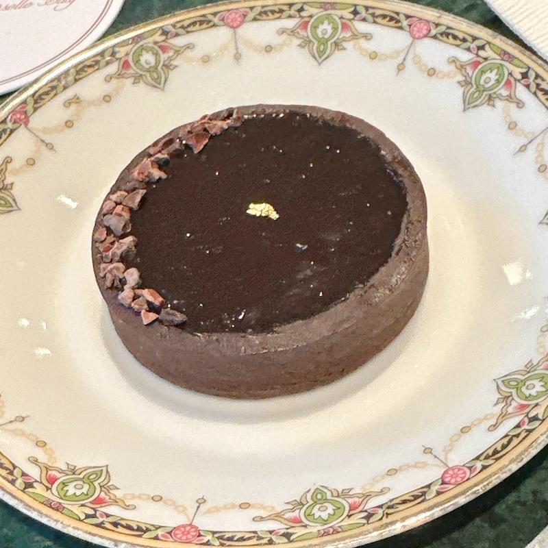 チョコレートのタルト(カフェ・オフィシーヌ・ユニヴェルセル・ビュリー神戸 CAFÉ OFFICINE UNIVERSELLE BULY KOBE)