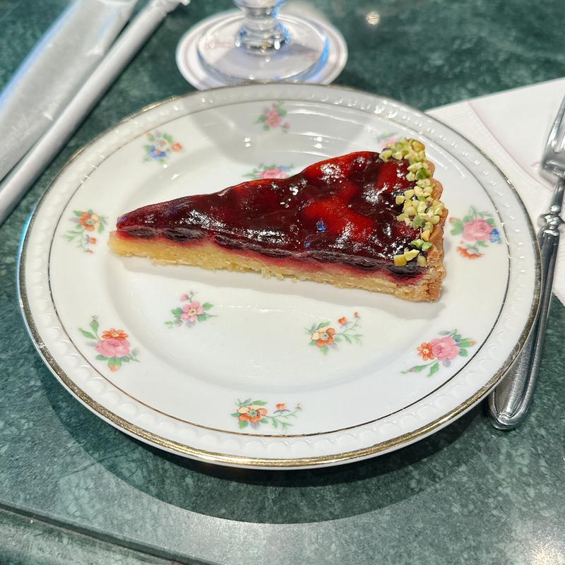 フランボワーズのタルト(カフェ・オフィシーヌ・ユニヴェルセル・ビュリー神戸 CAFÉ OFFICINE UNIVERSELLE BULY KOBE)