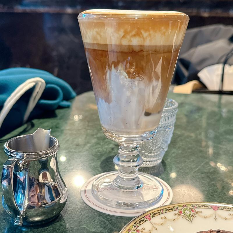 カプチーノ(カフェ・オフィシーヌ・ユニヴェルセル・ビュリー神戸 CAFÉ OFFICINE UNIVERSELLE BULY KOBE)