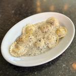 黒トリュフとリコッタチーズを包んだラビオリ