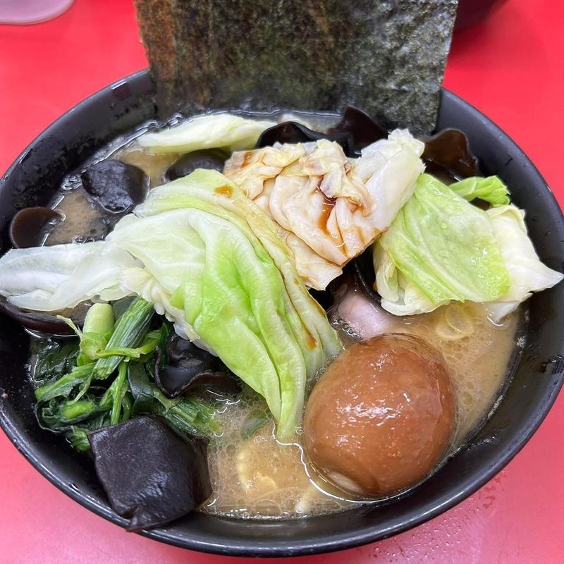 ラーメン 並 キャベツ キクラゲ サービス卵(杉田家)