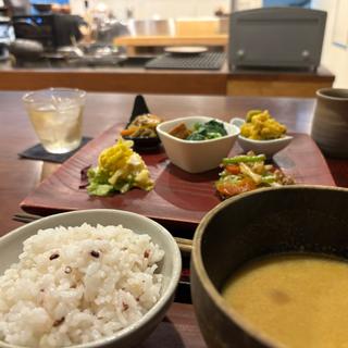 季節の野菜のプレートランチ(空ノ菜 （そらのな）)