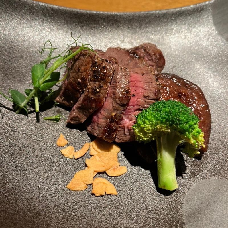 黒毛和牛ランプとイチボの鉄板焼(銀熊茶寮)