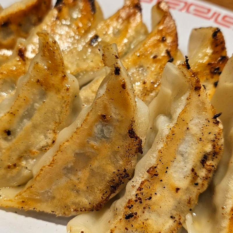 にんにく入り焼き餃子(餃子エイト)