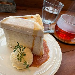 エンゼルフードキャラメルケーキ(マザームーンカフェ 三宮本店)