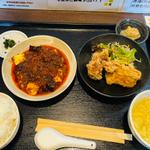 麻婆ハーフ＆唐揚げハーフ（超激辛）(居酒屋 籠)
