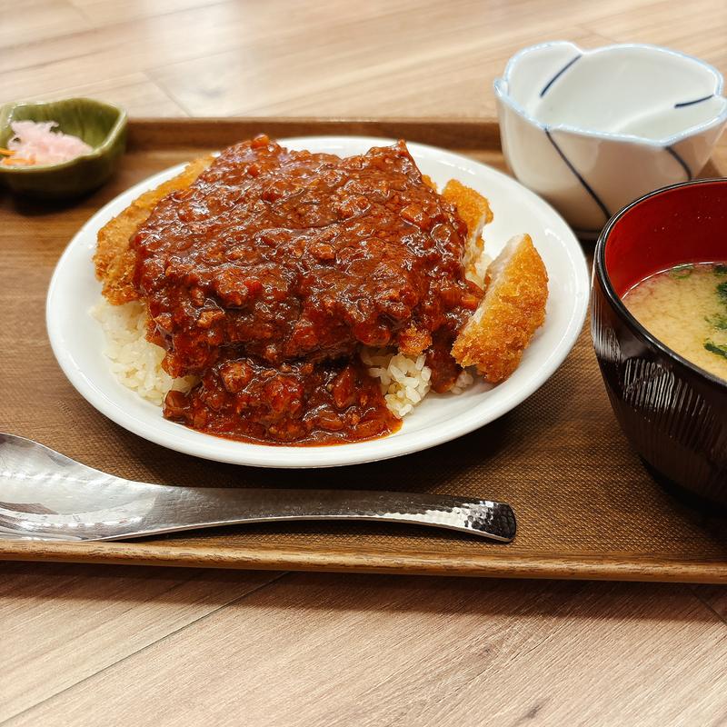 エスカロップ定食(白いたぬきホール)