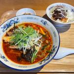 ピリ辛牛すじ麻辣麺とドラゴン小飯(肉中華ＢＡＫＵ 吉川店)