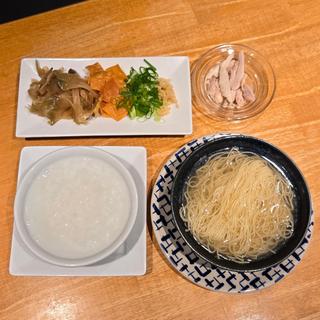 ハーフ中華粥とハーフ汁そばのセット